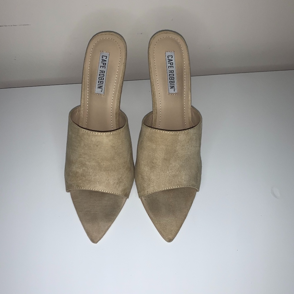 Cape Ribbon pointed faux suede high heels, size US
